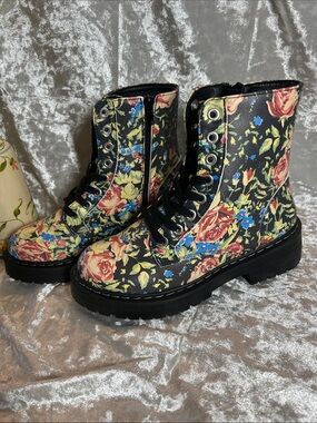NWT SUGAR MOTO FLOWER BOOTS 6M